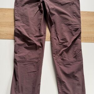 Duluth Trading Co Straight-Leg Women Flex Firehose Cargo Pants in Plum
